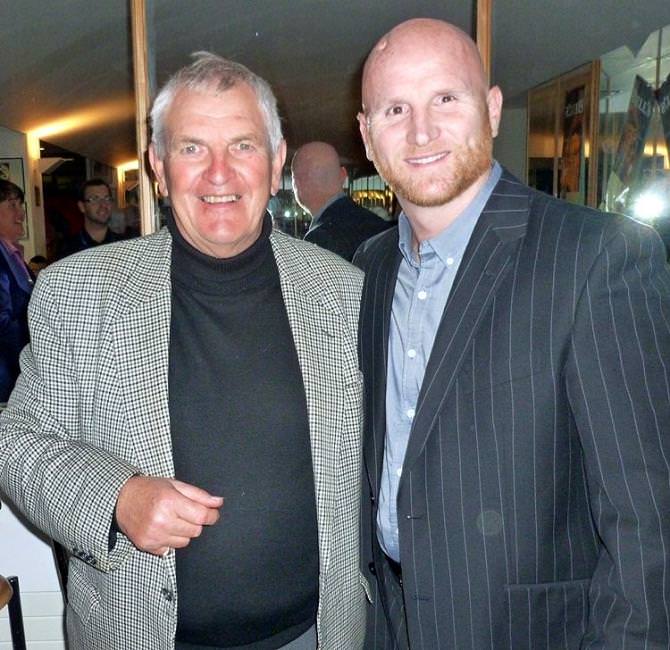 Fans enjoy a cracking evening with Wales’s football legend John Hartson