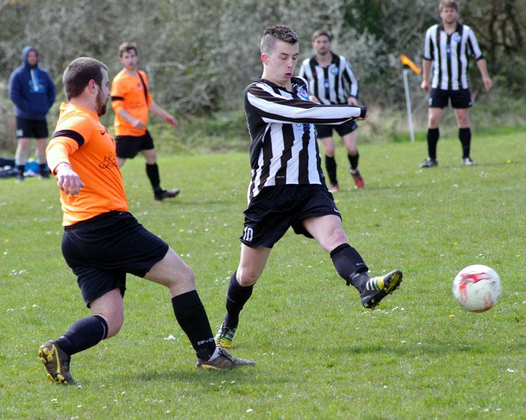 Vikings win at Jesse Road to march to the top of table