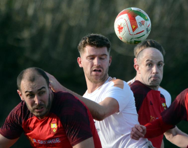 Eyes on the ball between Clarbston Road versus Goodwick