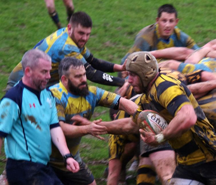 Josh Hicks ploughs forward for The Wasps