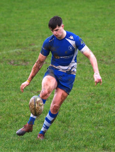 Liam Manwaring chips ahead