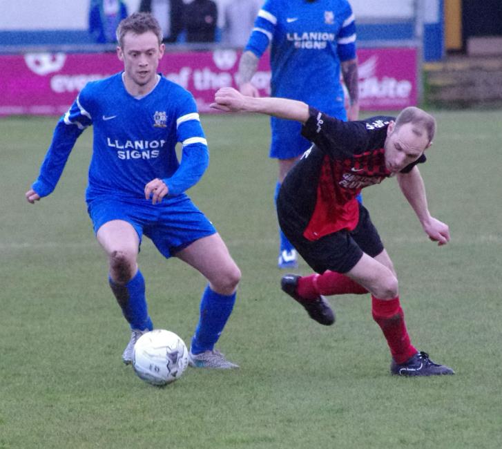 Glover grabs glory goal for Clarbie