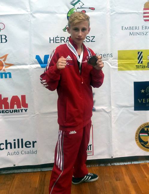 James wins first-ever Welsh medal at European Schoolboys Boxing Championships