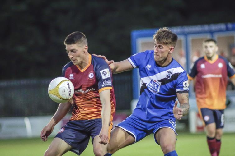 Kyle Patten stays close to Elliot Evans. Picture Rawphotography - Matthew Kelly