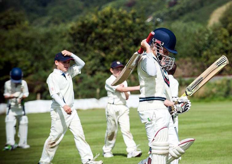 Lewis leads the way in leg-spin bowling